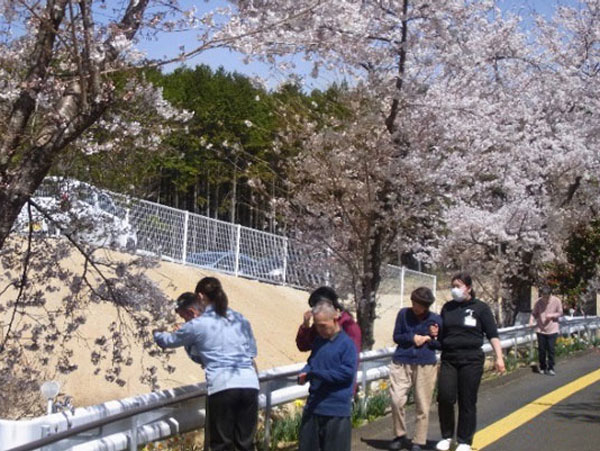 四季折々の自然を感じながら、思い、願い、希望を形に。東京都在住の方、受け入れ可能。施設の見学など、事前ご連絡でいつでも対応いたします。岐阜県中津川市　社会福祉法人麻の葉学園。お気軽にお問合せください。